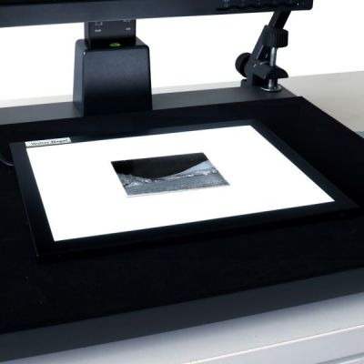 Glasplattennegative mit Durchlichttisch