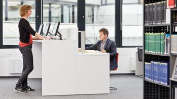 Steharbeitsplätze für Katalogrecherche Steharbeitsplätze für Katalogrecherche